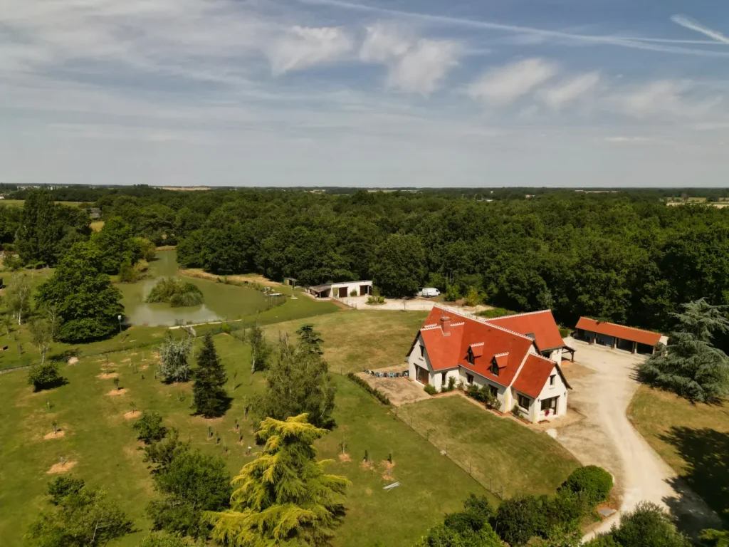 Vue du parc et du domaine de Villa Lupantia en Touraine