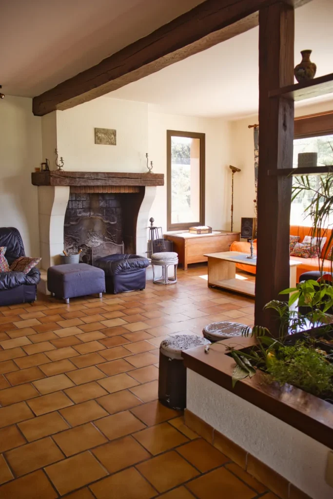 Coin salon avec cheminée à Villa Lupantia