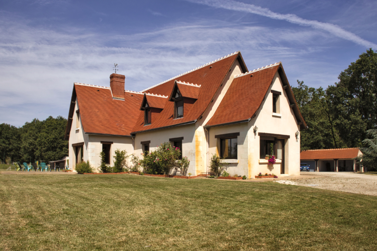 Façade de Villa Lupantia, grand gîte pour 15 personnes en Touraine